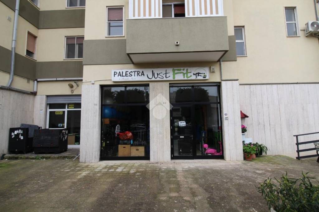 locale commerciale in vendita a Brindisi in zona Cappuccini