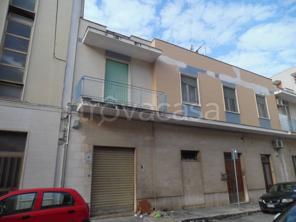 locale commerciale in vendita a Brindisi in zona Commenda