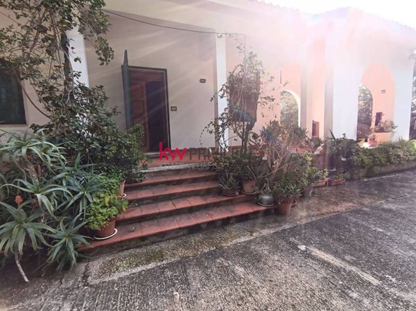 casa indipendente in vendita a Brindisi in zona Centro Città