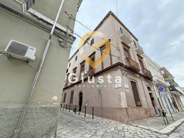 casa indipendente in vendita a Brindisi in zona Centro Città