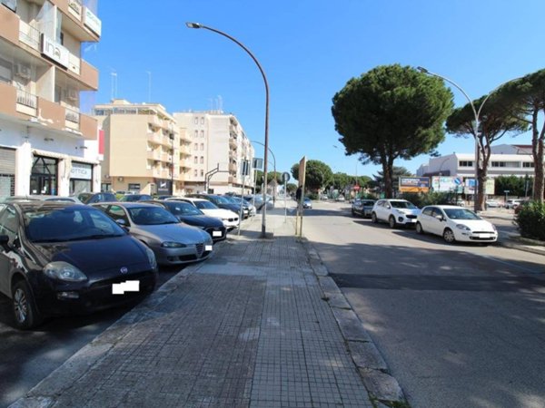 negozio in vendita a Brindisi in zona Centro Città
