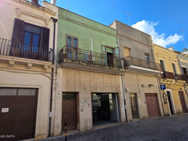 intera palazzina in vendita a Brindisi in zona Centro Città