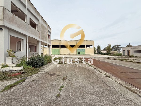 capannone in vendita a Brindisi in zona Perrino