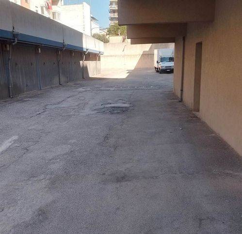 locale commerciale in vendita a Brindisi in zona Commenda