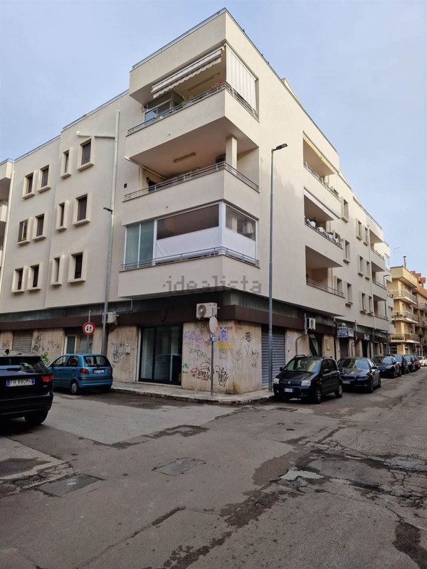 locale commerciale in vendita a Brindisi in zona Commenda