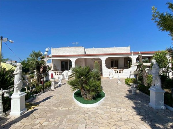 casa indipendente in vendita a Brindisi in zona Sant'Elia