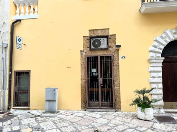 negozio in vendita a Brindisi in zona Centro Città
