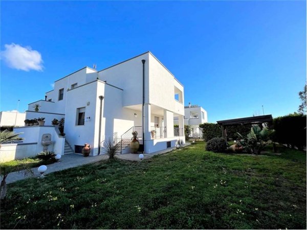 casa indipendente in vendita a Brindisi in zona Paradiso