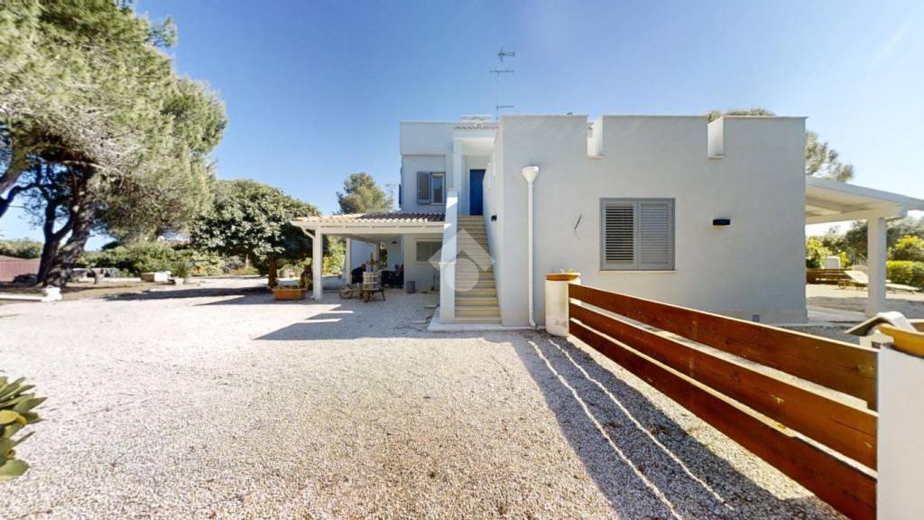 casa indipendente in vendita a Brindisi in zona Commenda