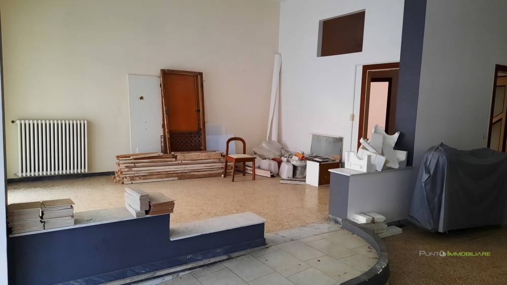 negozio in vendita a Brindisi in zona Centro Città