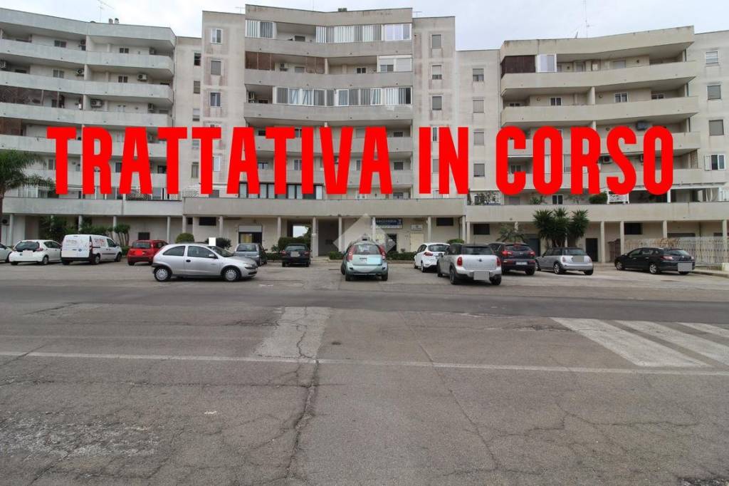 locale commerciale in vendita a Brindisi in zona Bozzano