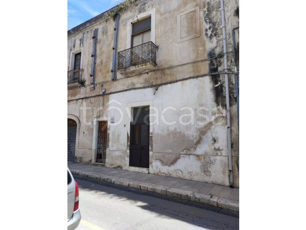 casa indipendente in vendita a Brindisi in zona Centro Città