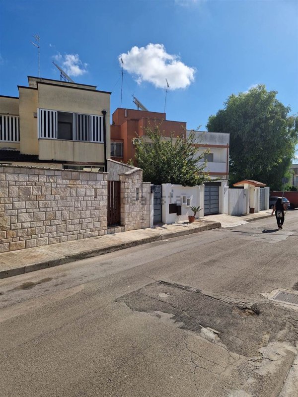 casa indipendente in vendita a Brindisi in zona Perrino