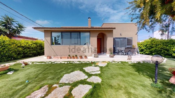 casa indipendente in vendita a Brindisi in zona Torre Rossa