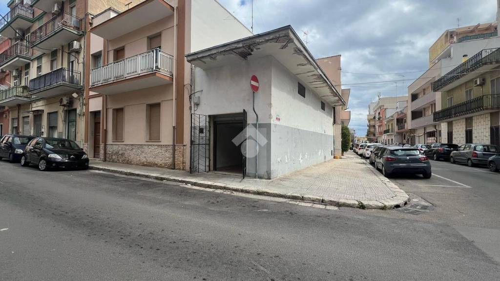 negozio in vendita a Brindisi in zona Commenda