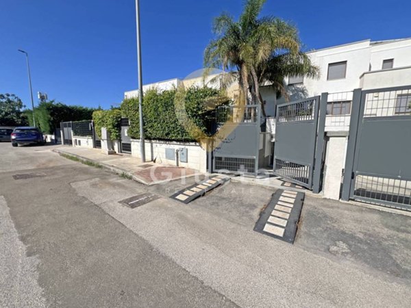 casa indipendente in vendita a Brindisi in zona Paradiso