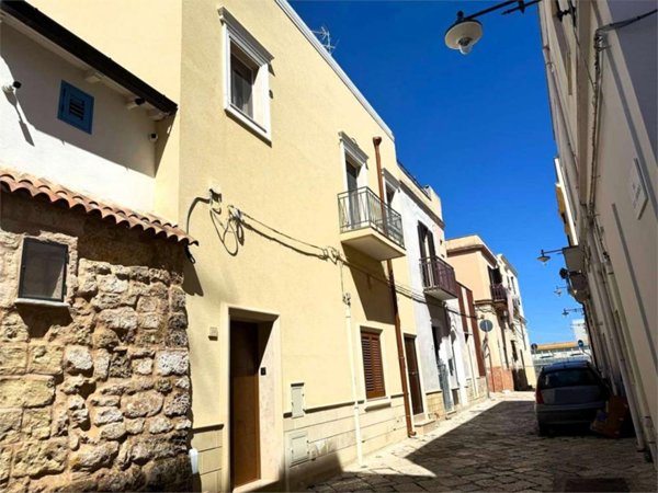 casa indipendente in vendita a Brindisi in zona Centro Città