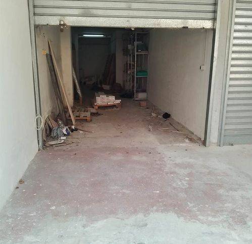 locale commerciale in vendita a Brindisi in zona Bozzano