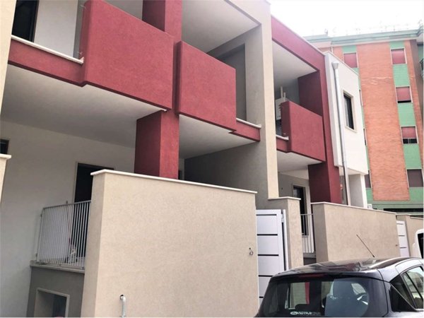 casa indipendente in vendita a Brindisi in zona Commenda
