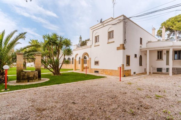 casa indipendente in vendita a Brindisi in zona Centro Città