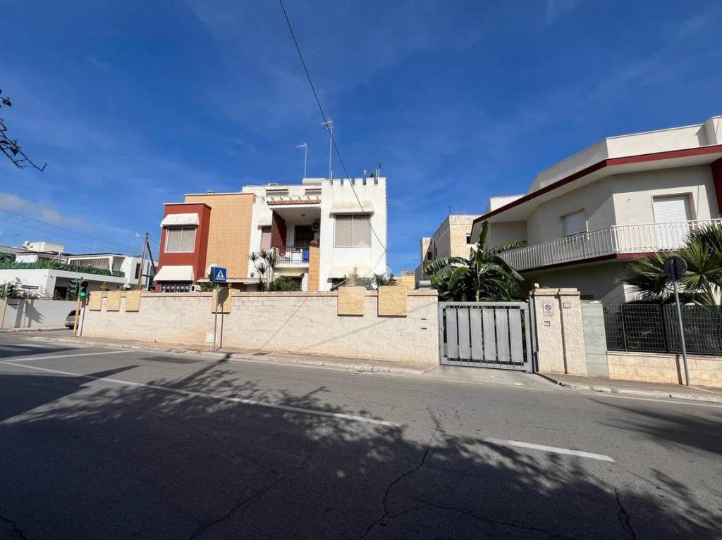 casa indipendente in vendita a Brindisi in zona Centro Città
