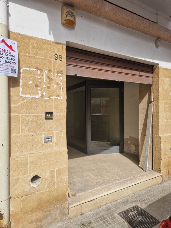 negozio in vendita a Brindisi in zona Cappuccini