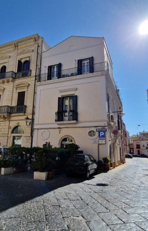 casa indipendente in vendita a Brindisi in zona Centro Città