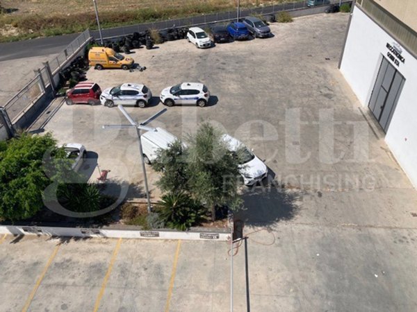 locale commerciale in vendita a Brindisi