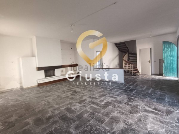 casa indipendente in vendita a Brindisi in zona Santa Maria del Casale