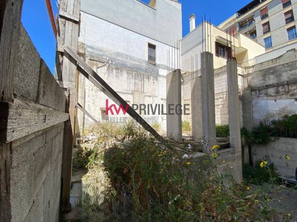 locale commerciale in vendita a Brindisi in zona Centro Città