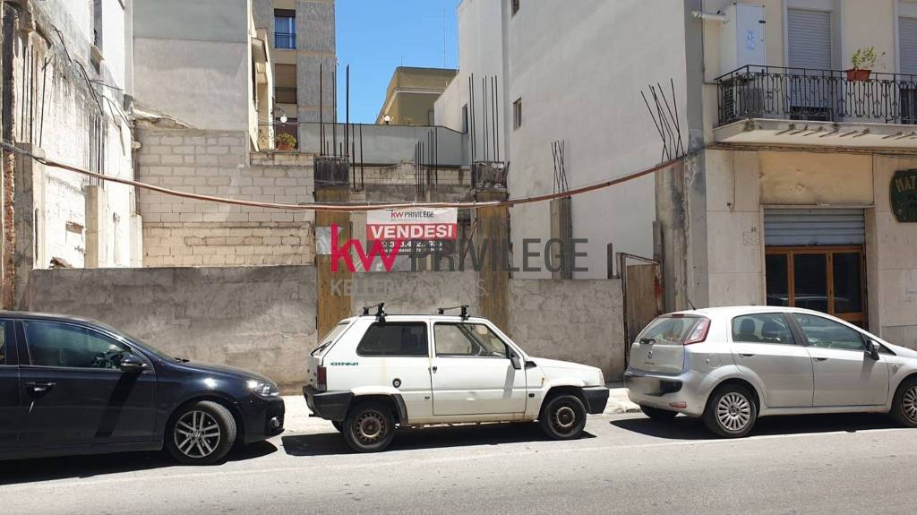 locale commerciale in vendita a Brindisi in zona Centro Città