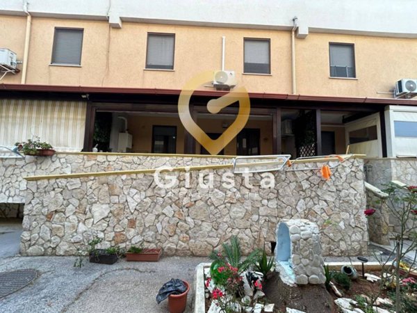 casa indipendente in vendita a Brindisi in zona Paradiso