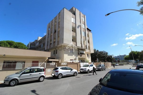 locale commerciale in vendita a Brindisi in zona Bozzano