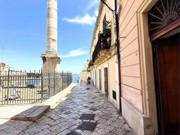 ufficio in vendita a Brindisi in zona Commenda