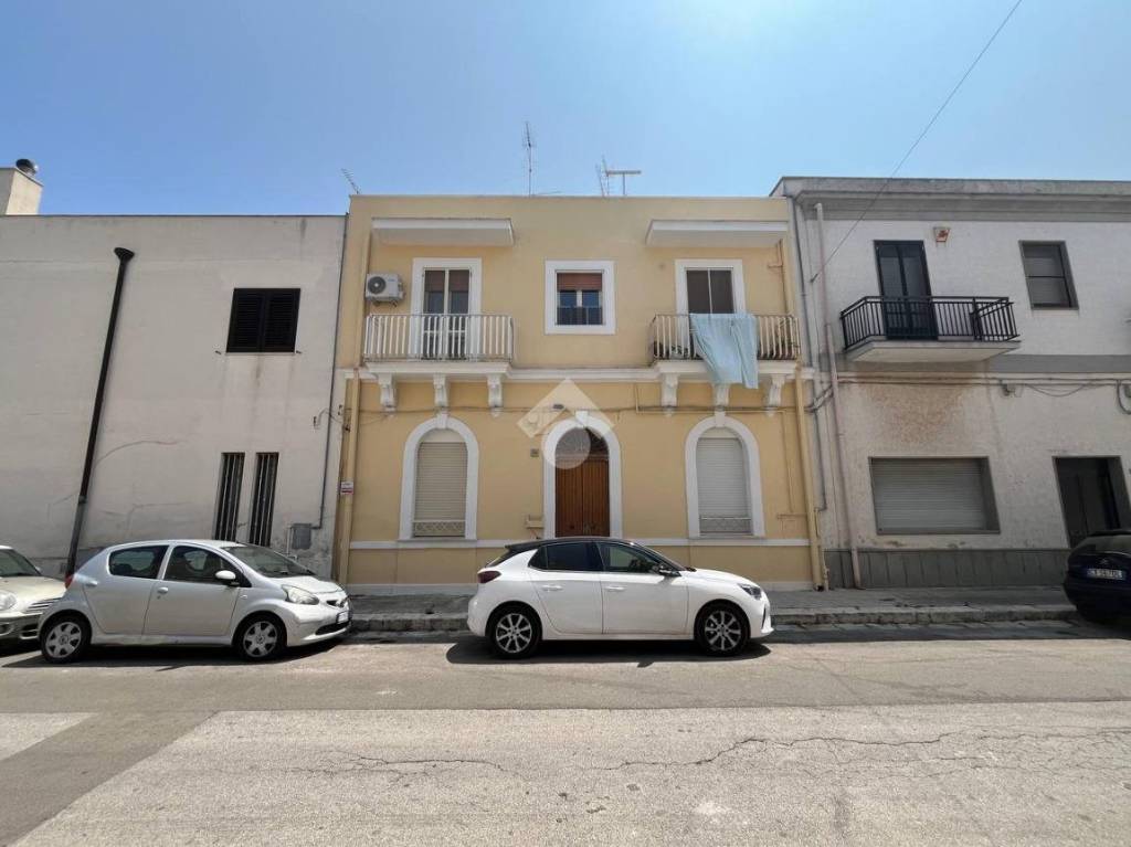 casa indipendente in vendita a Brindisi in zona Centro Città