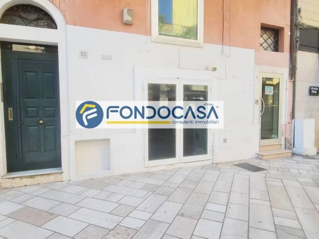 negozio in vendita a Brindisi in zona Centro Città