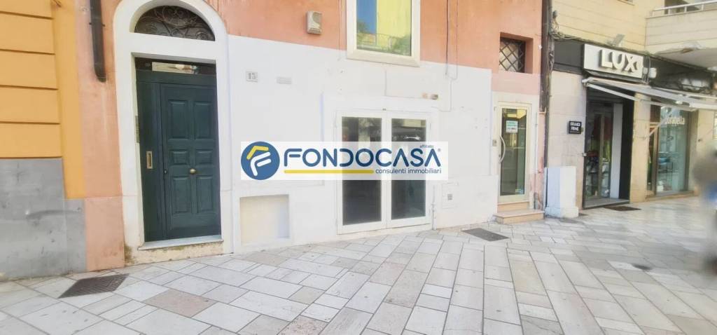negozio in vendita a Brindisi in zona Centro Città