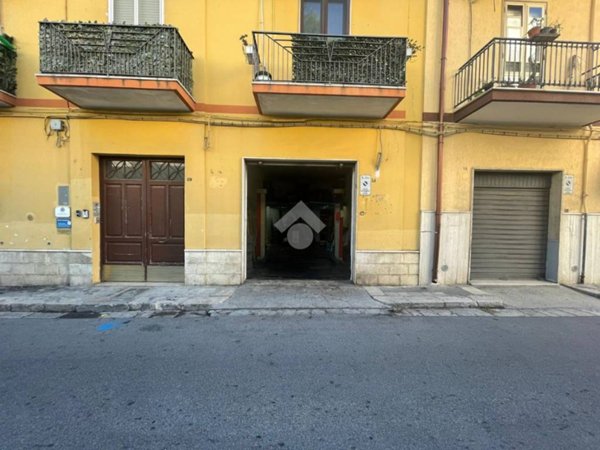 locale commerciale in vendita a Brindisi in zona Cappuccini
