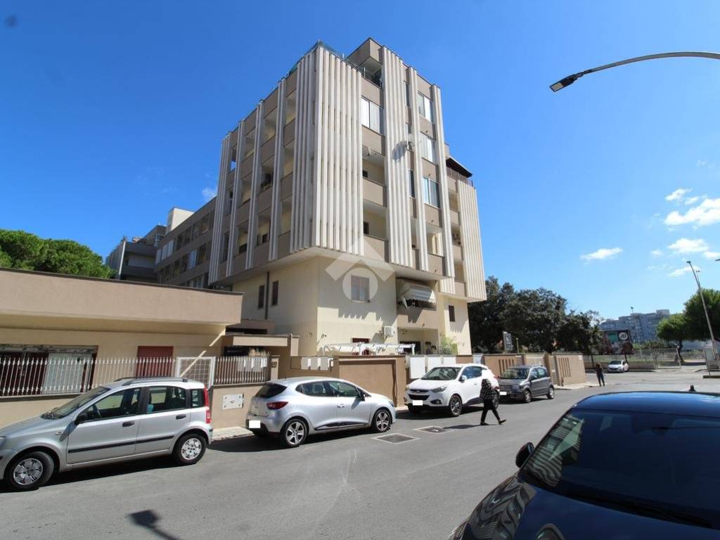 negozio in vendita a Brindisi in zona Bozzano