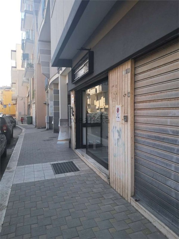 locale commerciale in vendita a Brindisi in zona Centro Città