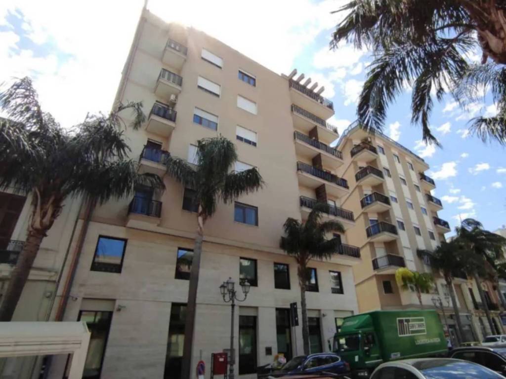 ufficio in vendita a Brindisi in zona Commenda