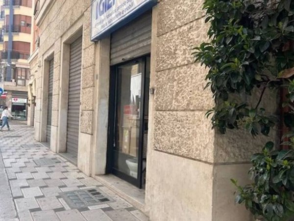 negozio in vendita a Brindisi in zona Centro Città