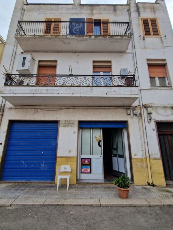 locale commerciale in vendita a Brindisi in zona Commenda