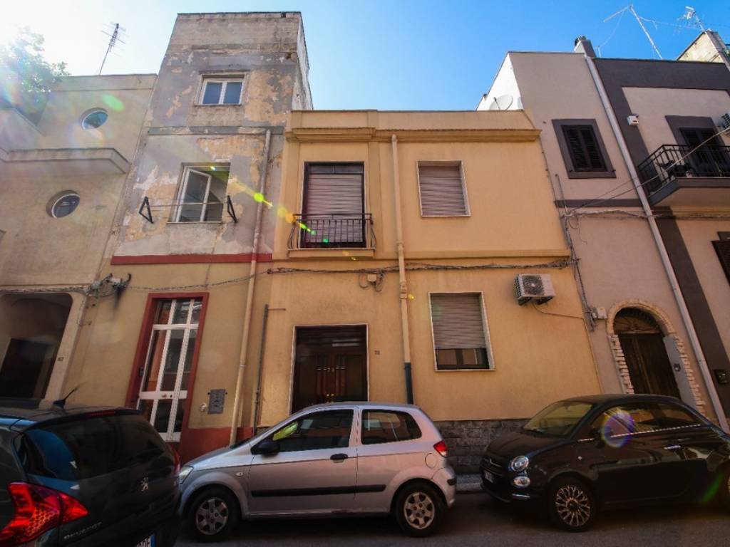 intera palazzina in vendita a Brindisi in zona Cappuccini