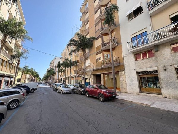 negozio in vendita a Brindisi in zona Centro Città