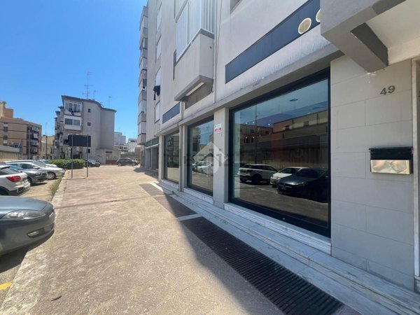 locale commerciale in vendita a Brindisi in zona Commenda