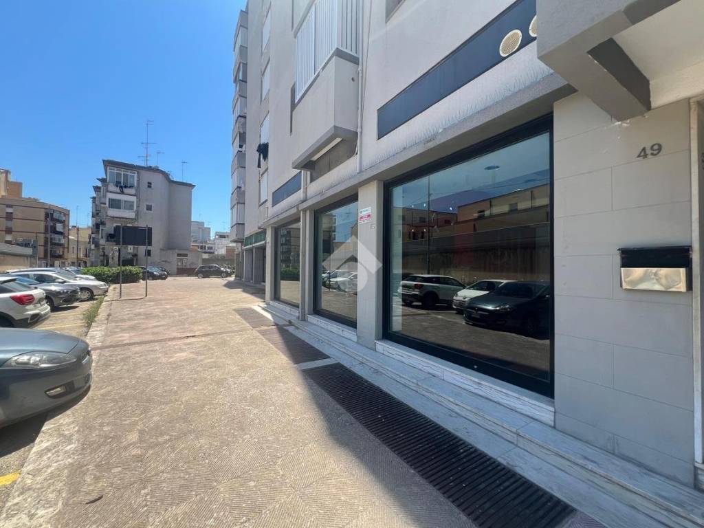 negozio in vendita a Brindisi in zona Commenda