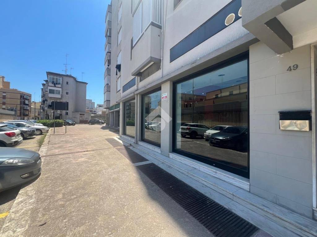 negozio in vendita a Brindisi in zona Commenda