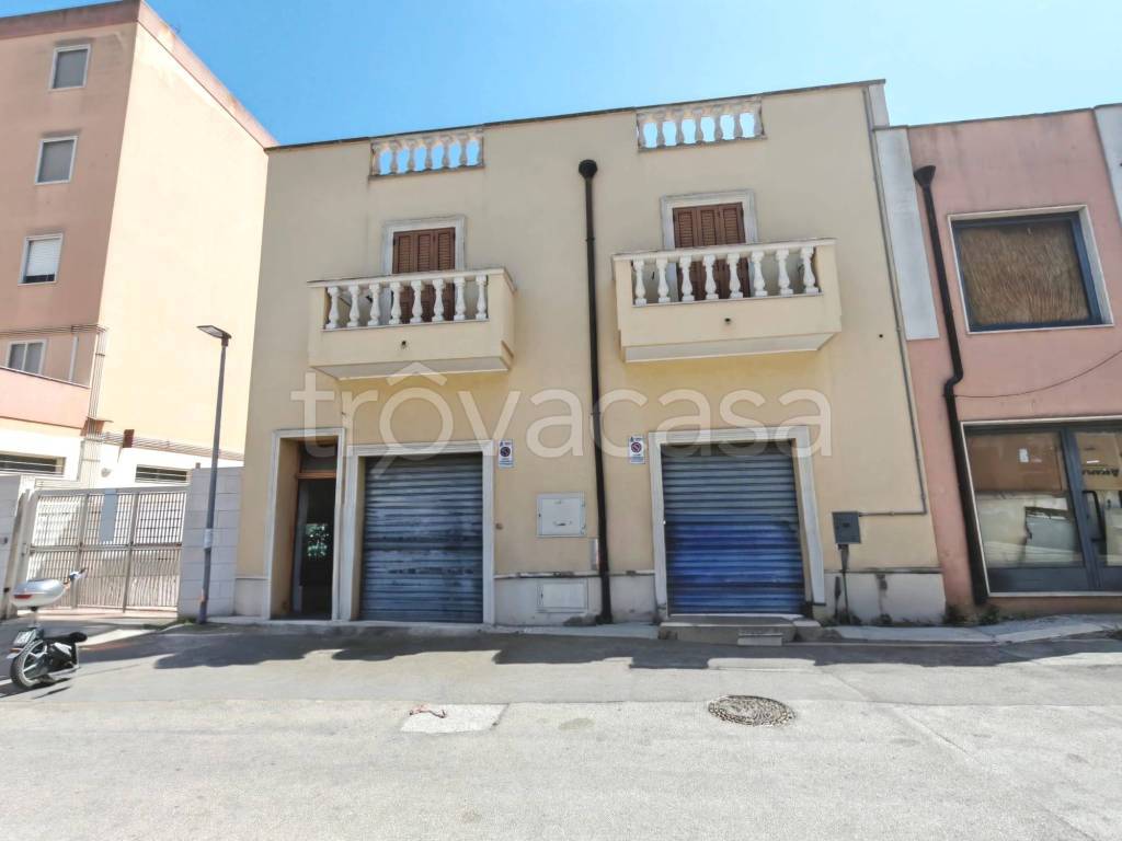 casa indipendente in vendita a Brindisi in zona Perrino