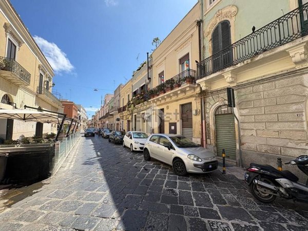 locale commerciale in vendita a Brindisi in zona Centro Città